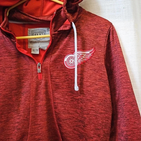RED WINGS SWEATSHIRT - Picture 2 of 8